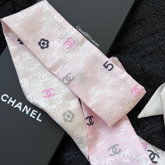 Auth Chanel All Over CC logo Pink Silk Bandeau - Picture 2 of 6